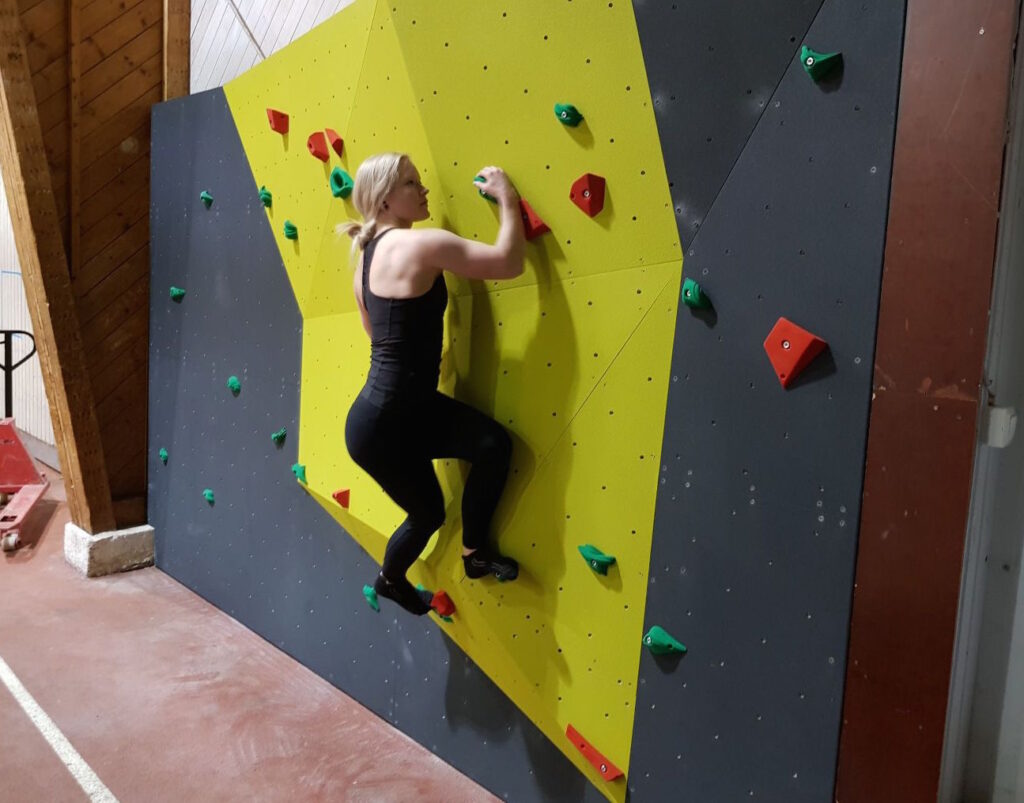 Kouluun sopiva kiipeilyseinä